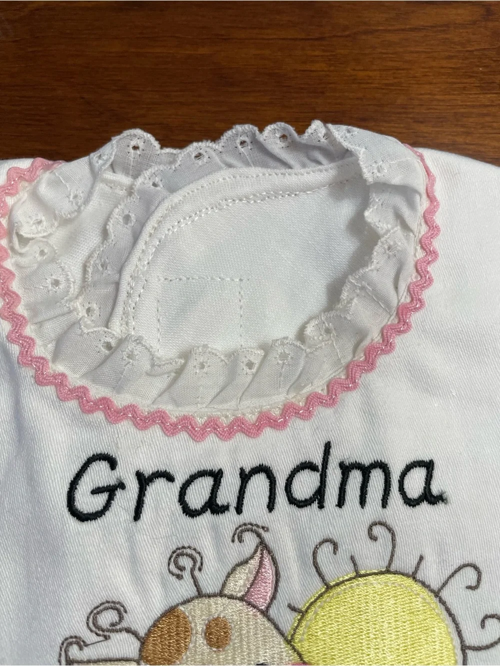 Beautiful  Baby’s Bib With Grandma Loves Me Embroidery New